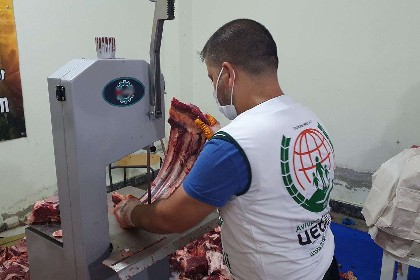 Avrupa Yetim Eli Türkiye'de dağıttığı kurban etleriyle binlerce aileyi sevindirdi
